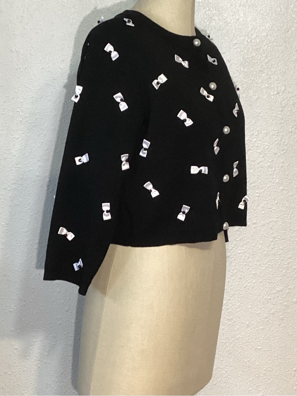 Alice + Olivia Daroda cropped bow Black Cardigan size medium - Picture 8 of 9